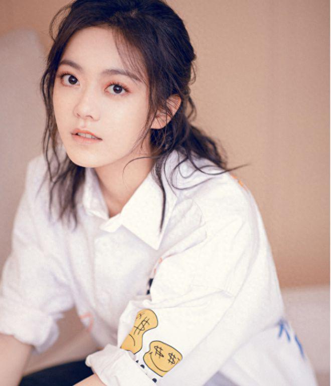 赵今麦最新硬照翻车!4万多镶钻内裤外穿被吐槽