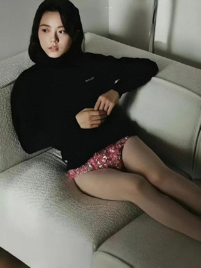 赵今麦最新硬照翻车!4万多镶钻内裤外穿被吐槽