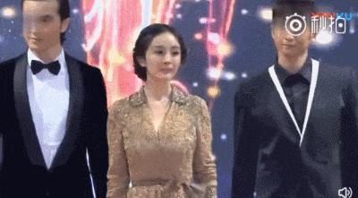 看了10分钟也没认出来是谁……