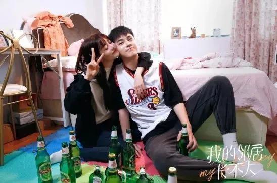 看了10分钟也没认出来是谁……