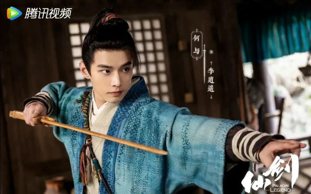 看了10分钟也没认出来是谁……