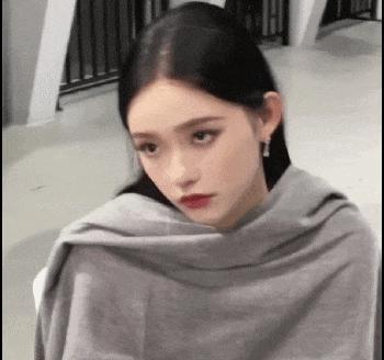 看了10分钟也没认出来是谁……