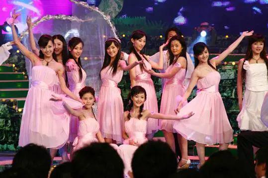 真离了！老公出轨女学生，怀了俩娃婚礼都没办…
