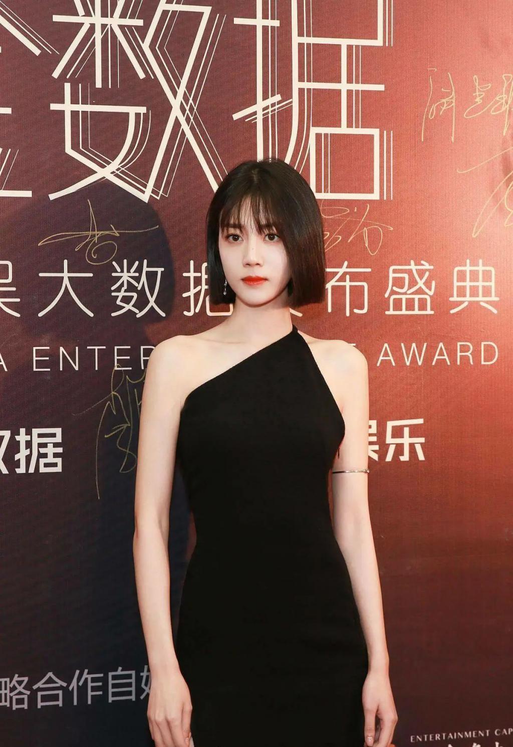 私下恋曝光!密会圈外富豪,整容认不出…