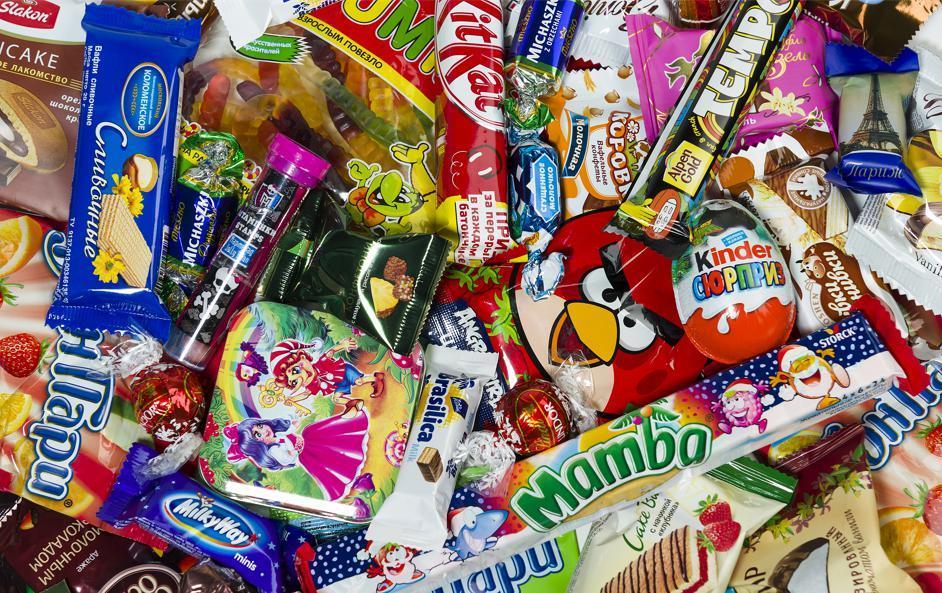 日入5000都亏钱，开在县城的零食店，到底谁赚了？