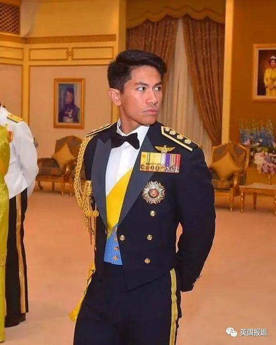 2000亿身家亚洲最性感王子订婚！与青梅竹马女友顶奢婚礼举世瞩目！