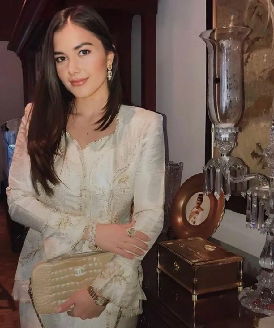 2000亿身家亚洲最性感王子订婚！与青梅竹马女友顶奢婚礼举世瞩目！