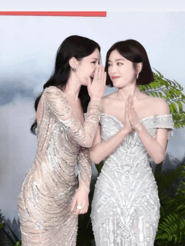 当31岁迪丽热巴跟44岁秦岚站一起，才明白什么叫顶级骨相