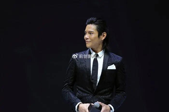 向佐直播间发飙替向太打抱不平 网友：妈妈比老婆地位高