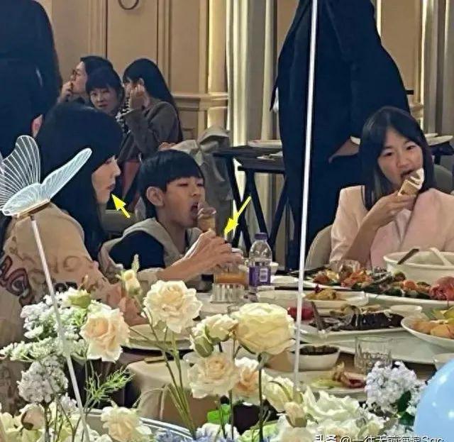 吴尊生日摆22桌筵席请粉丝，43岁妻子满脸疲惫，酒席菜色引争议