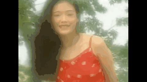 她一脱成名，混乱半生，40岁嫁给了爱情