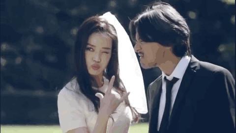 她一脱成名，混乱半生，40岁嫁给了爱情