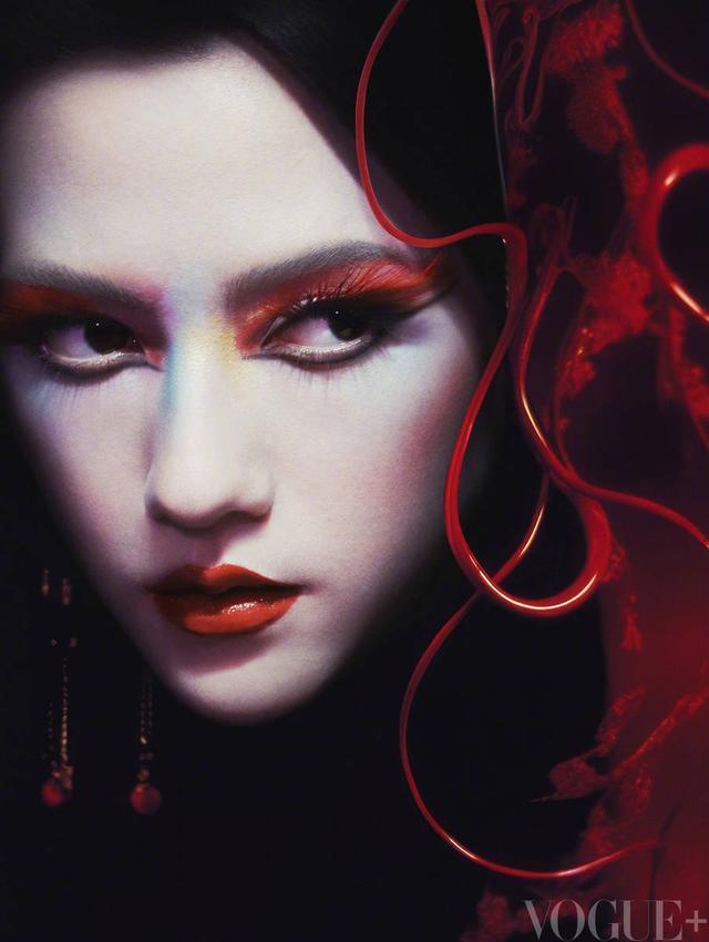 娜然再现妲己鬼魅又美艳 狐狸妆容异域风十足