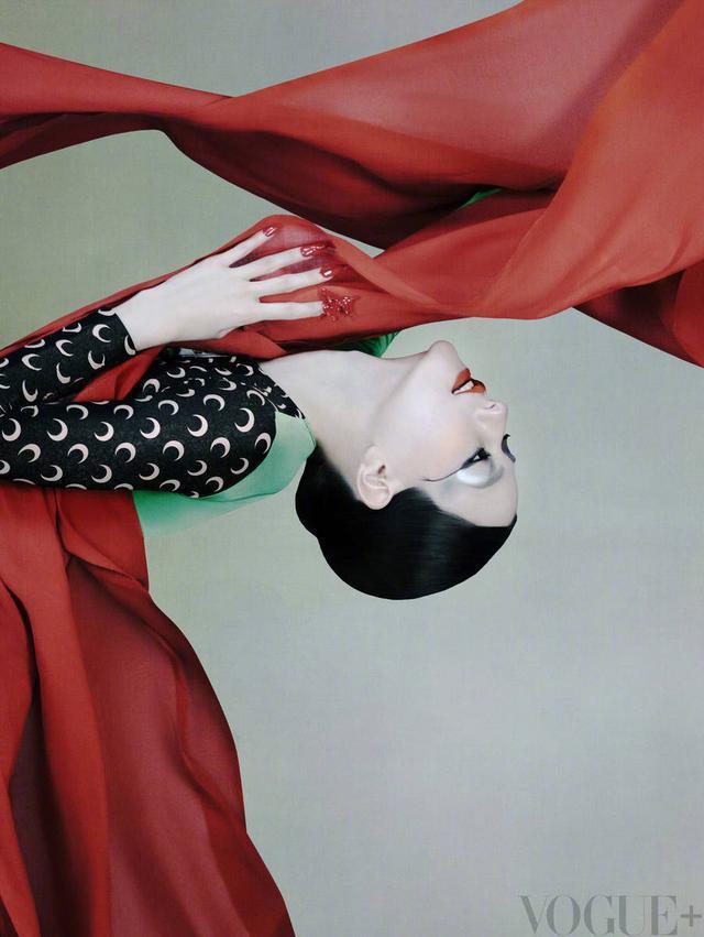 娜然再现妲己鬼魅又美艳 狐狸妆容异域风十足