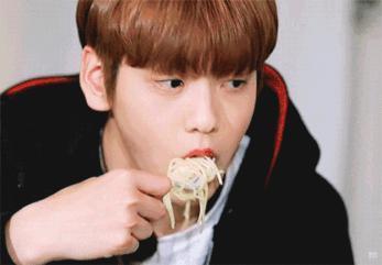 男爱豆揭秘他们的身材管理方法：想吃就吃