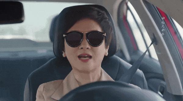 65岁邓婕对比70岁刘晓庆，自然和医美的差距一目了然