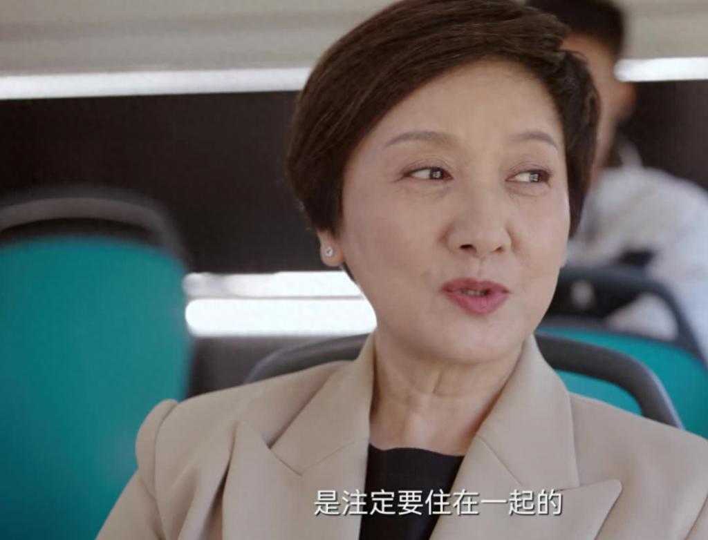 65岁邓婕对比70岁刘晓庆，自然和医美的差距一目了然