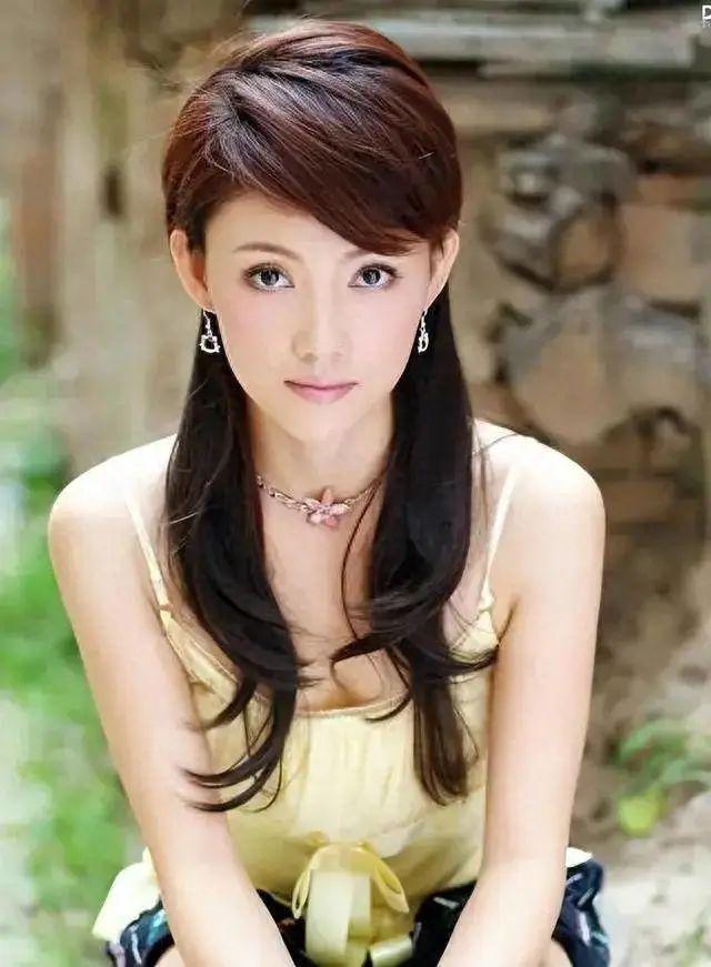 34岁美女演员去世 突遭车祸高位截瘫 父母难释怀