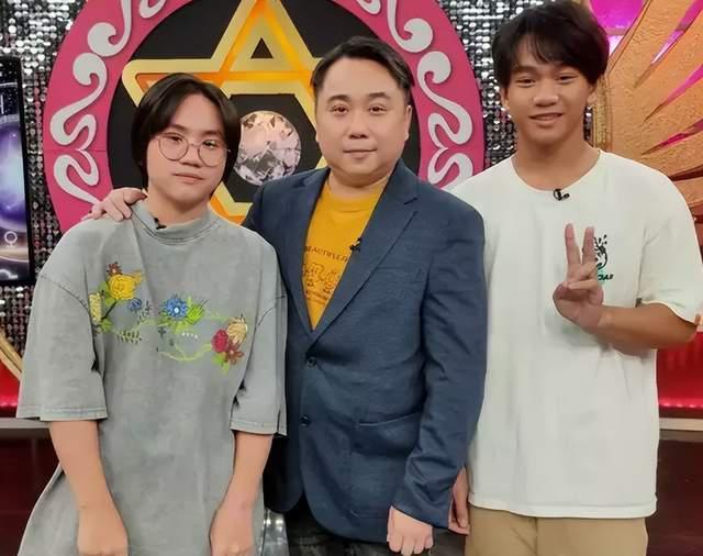 18岁童星公开与父亲对峙！没生活费一边上学一边还债