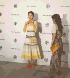 女星合照，周也在热巴面前遇冷，秦岚终有底气不再“倒贴”