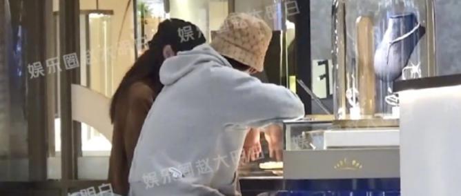 一口气蹦出3个嫂子？他这瓜也太炸裂！