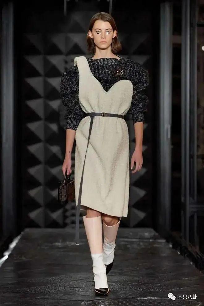 谁都穿不出美感？她的这条裤衩突然火了！