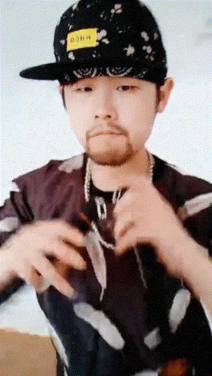 现在山寨明星赚的可能比明星本人还要多