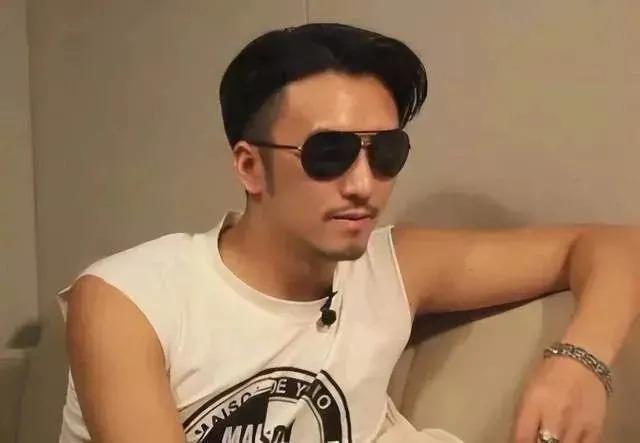 现在山寨明星赚的可能比明星本人还要多