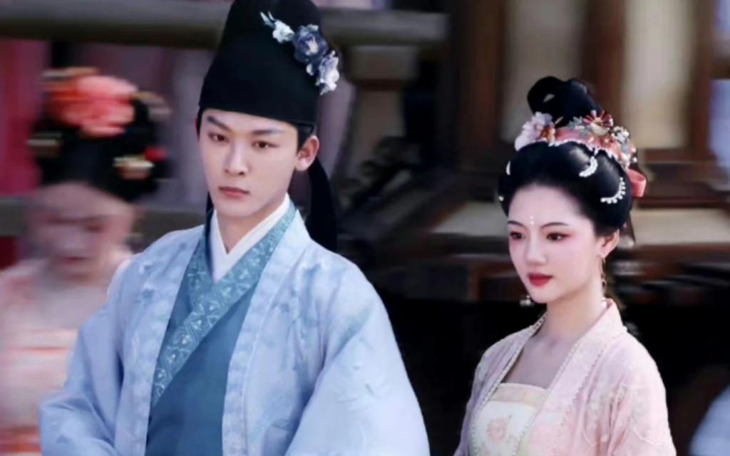 爆了！和大导演秘恋，剧组亲密，已经订婚…