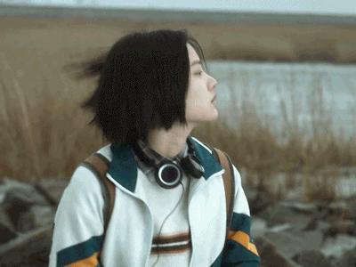 爆了！和大导演秘恋，剧组亲密，已经订婚…