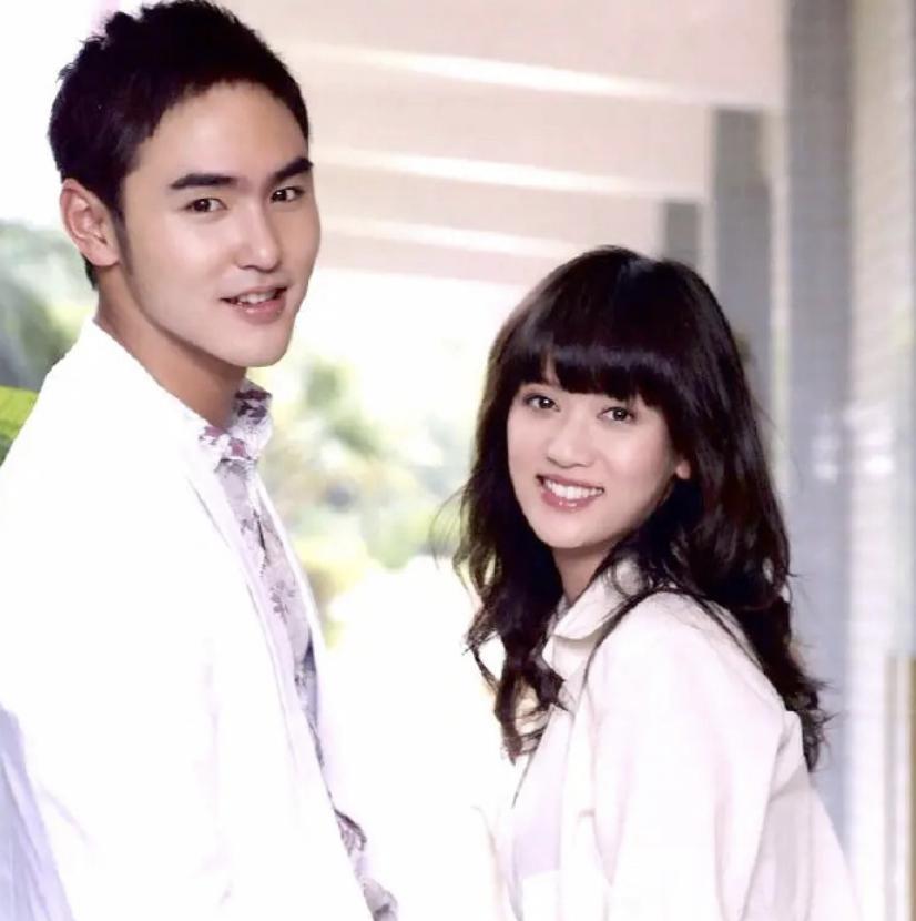 啥情况？离婚后彻底糊了，童年女神只能演丫鬟？
