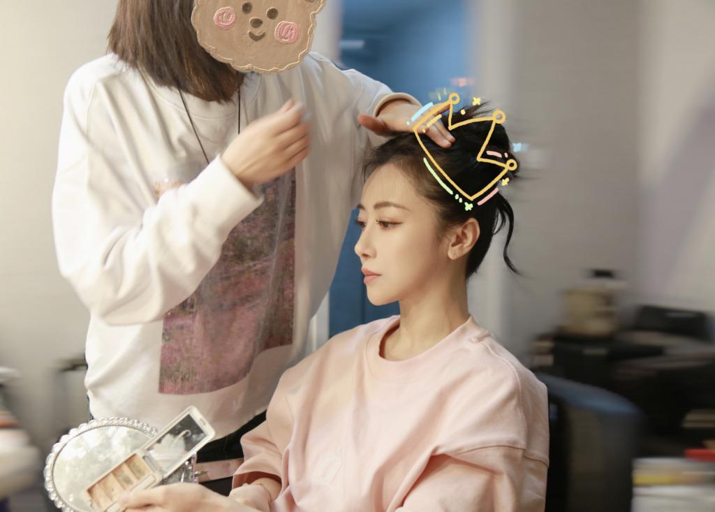 啥情况？离婚后彻底糊了，童年女神只能演丫鬟？