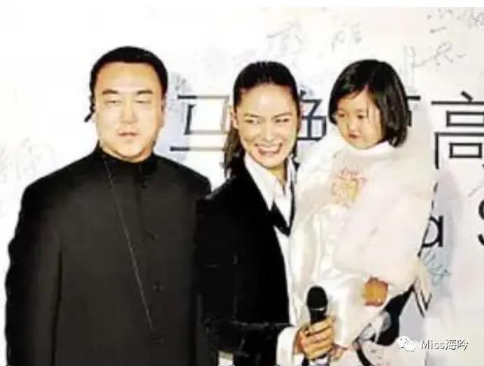 国际名模被央视名导老公抛弃后，回村种蘑菇，如今身家10亿
