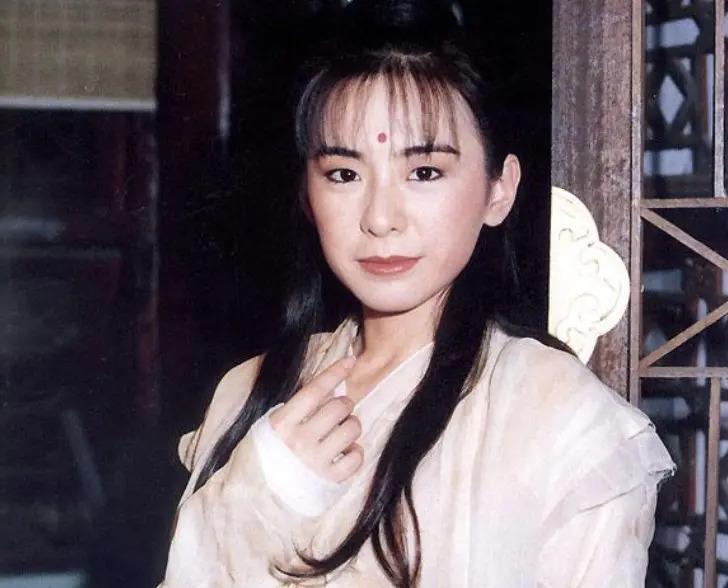 最美“纪晓芙”：被相恋12年男友劈腿，一生未婚未育