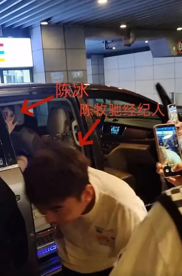 肌肉男星恋上30亿离异富婆！相差7岁姐弟恋，网友：很懂向上择偶