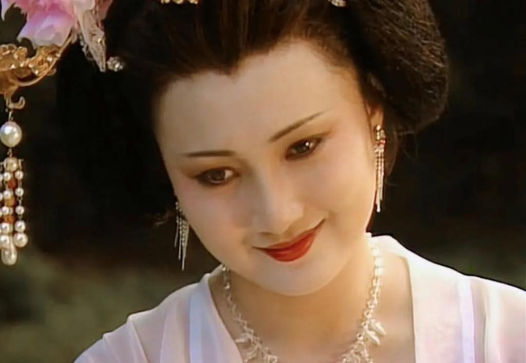 80年代第一美女，因长得太美遭人暗算，凭“杨贵妃”爆红后退圈
