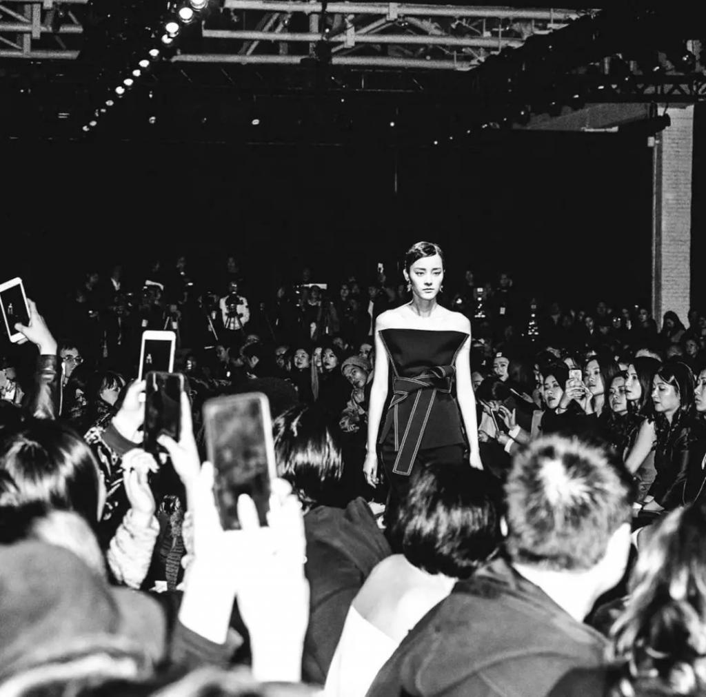 吕燕大秀，“初代名模”重出江湖，聊聊最传奇的三位……