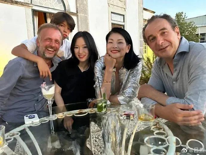 吕燕大秀，“初代名模”重出江湖，聊聊最传奇的三位……