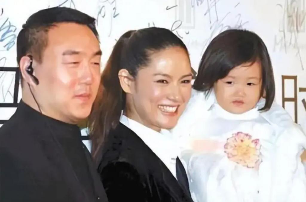 吕燕大秀，“初代名模”重出江湖，聊聊最传奇的三位……