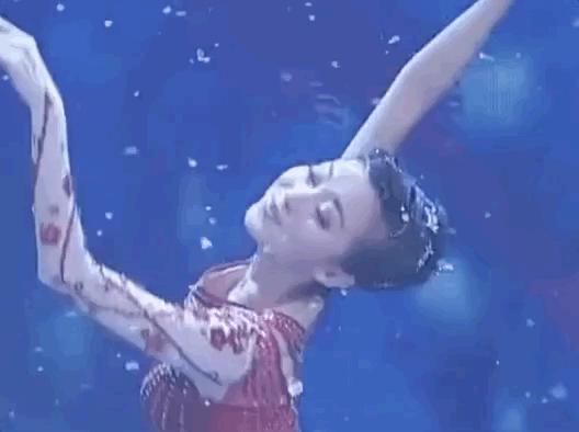 吕燕大秀，“初代名模”重出江湖，聊聊最传奇的三位……