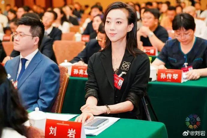 吕燕大秀，“初代名模”重出江湖，聊聊最传奇的三位……