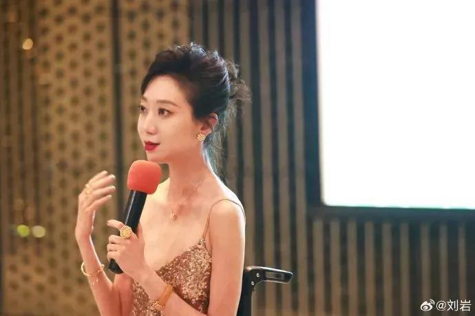 吕燕大秀，“初代名模”重出江湖，聊聊最传奇的三位……