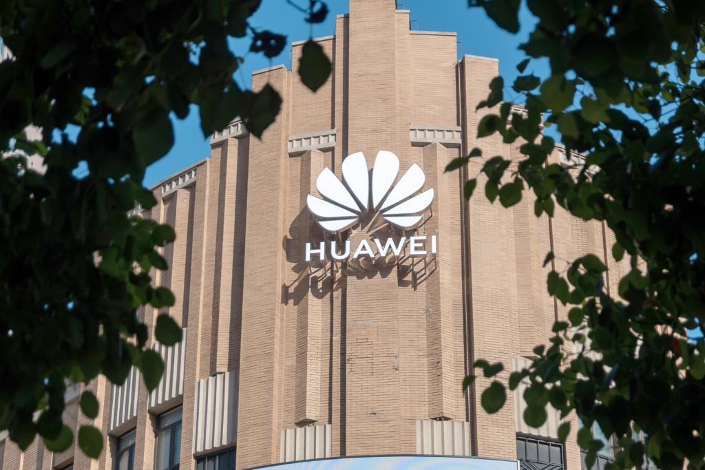 为什么是刘德华和谢霆锋？专家解读华为明星代言人背后的品牌逻辑