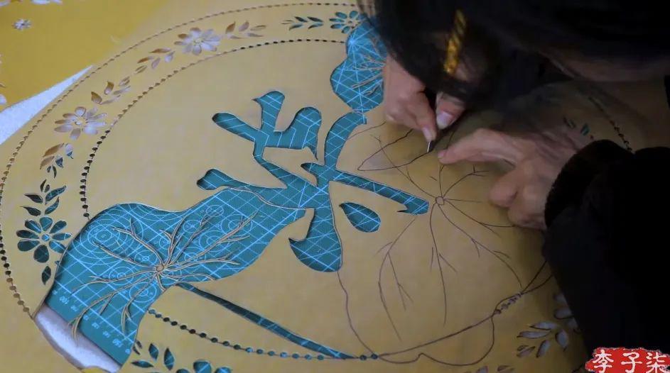 李子柒官宣新身份，消失700天回归，近照堪比“毁容”