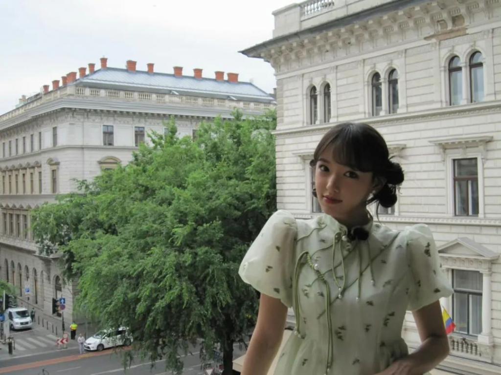 她真的没整容，就是换了一个造型！