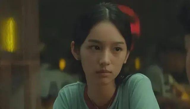 于正新剧妆造毁颜值，但周也抗住了