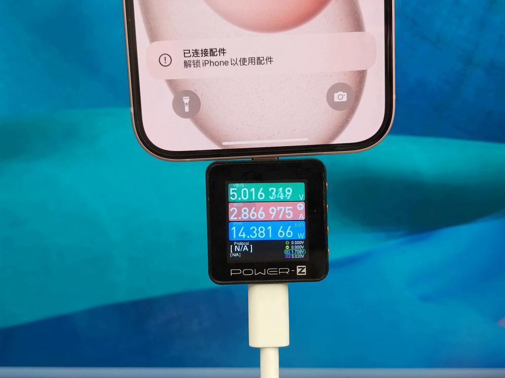 iPhone用上C口这半个多月，网友们差点吵翻天。。。
