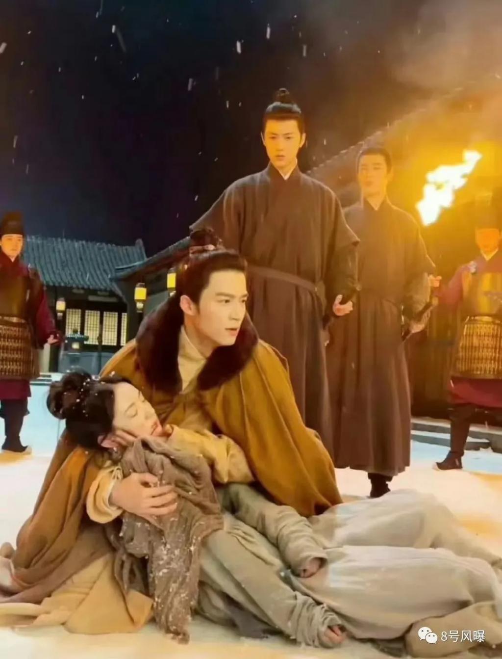 一女三男按头嗑，但真不知道从哪里嗑起