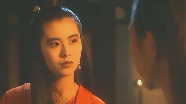 56岁王祖贤现身南京依然美如天仙 与粉丝热情互动