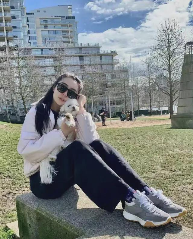 56岁王祖贤现身南京依然美如天仙 与粉丝热情互动